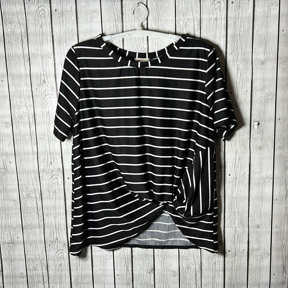 Paper plane strip knotted top size 3x